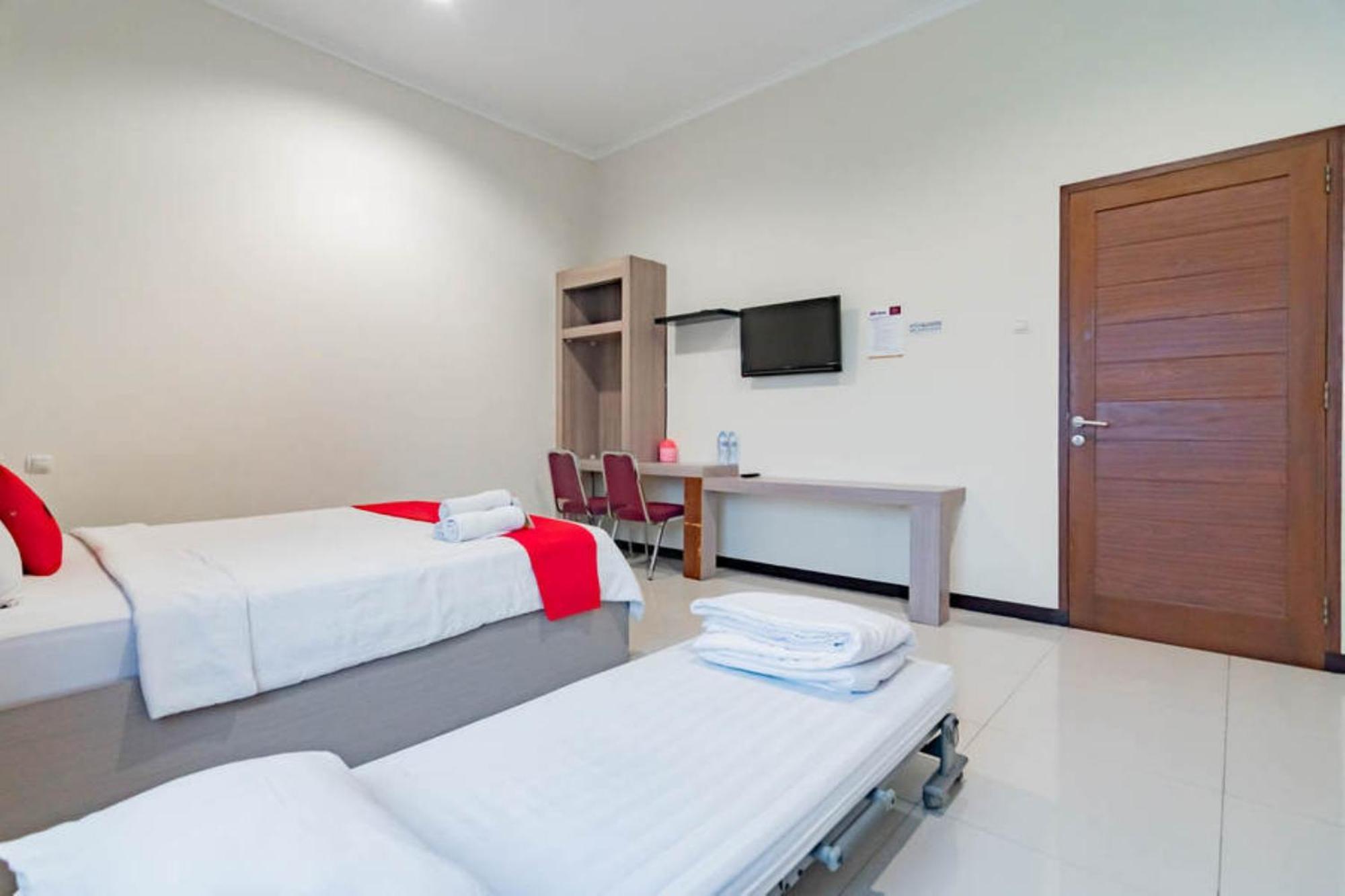 Отель Reddoorz Near Lembang Park & Zoo 2 Экстерьер фото