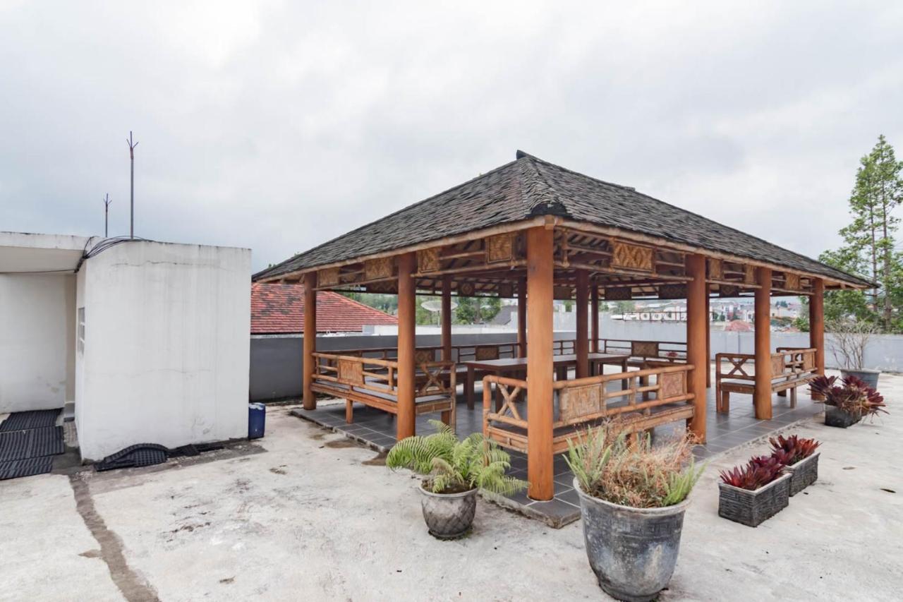 Отель Reddoorz Near Lembang Park & Zoo 2 Экстерьер фото