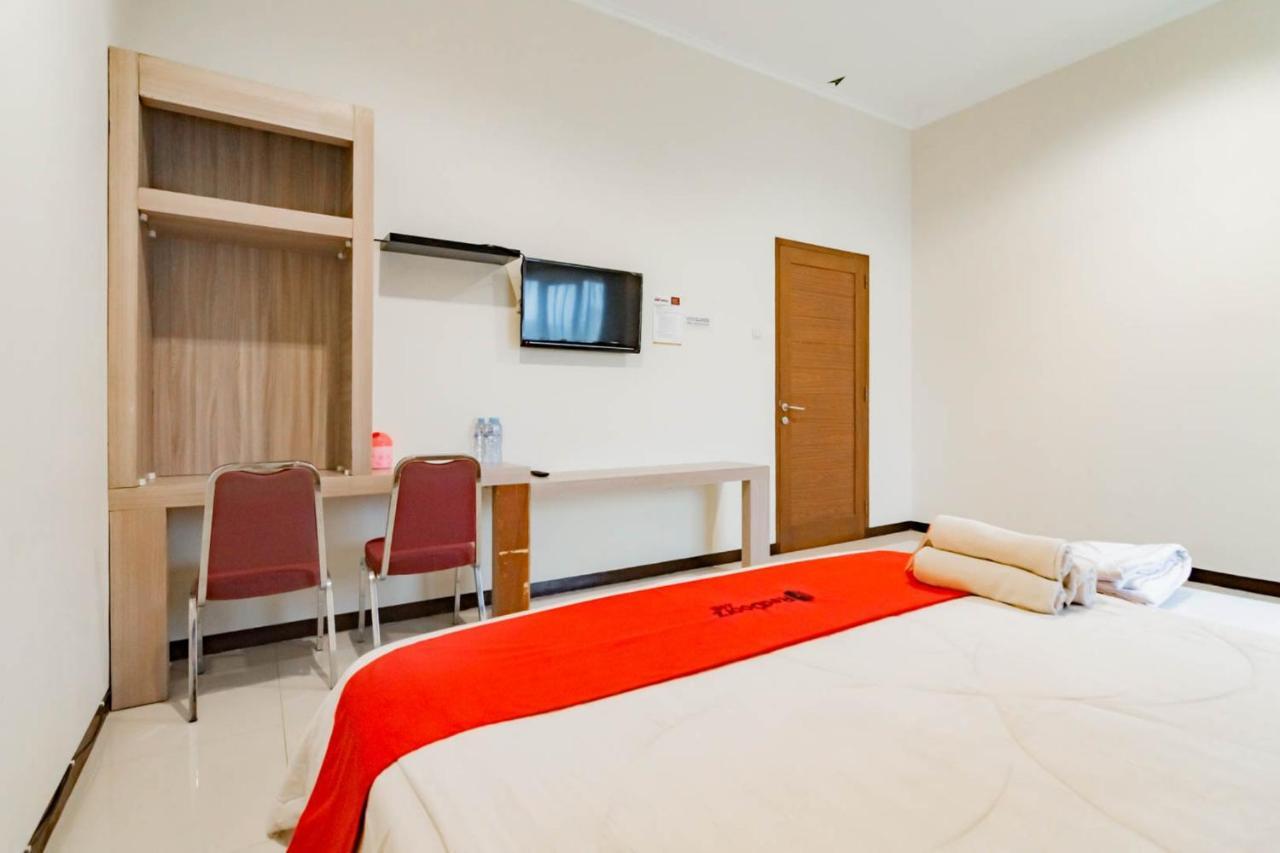 Отель Reddoorz Near Lembang Park & Zoo 2 Экстерьер фото