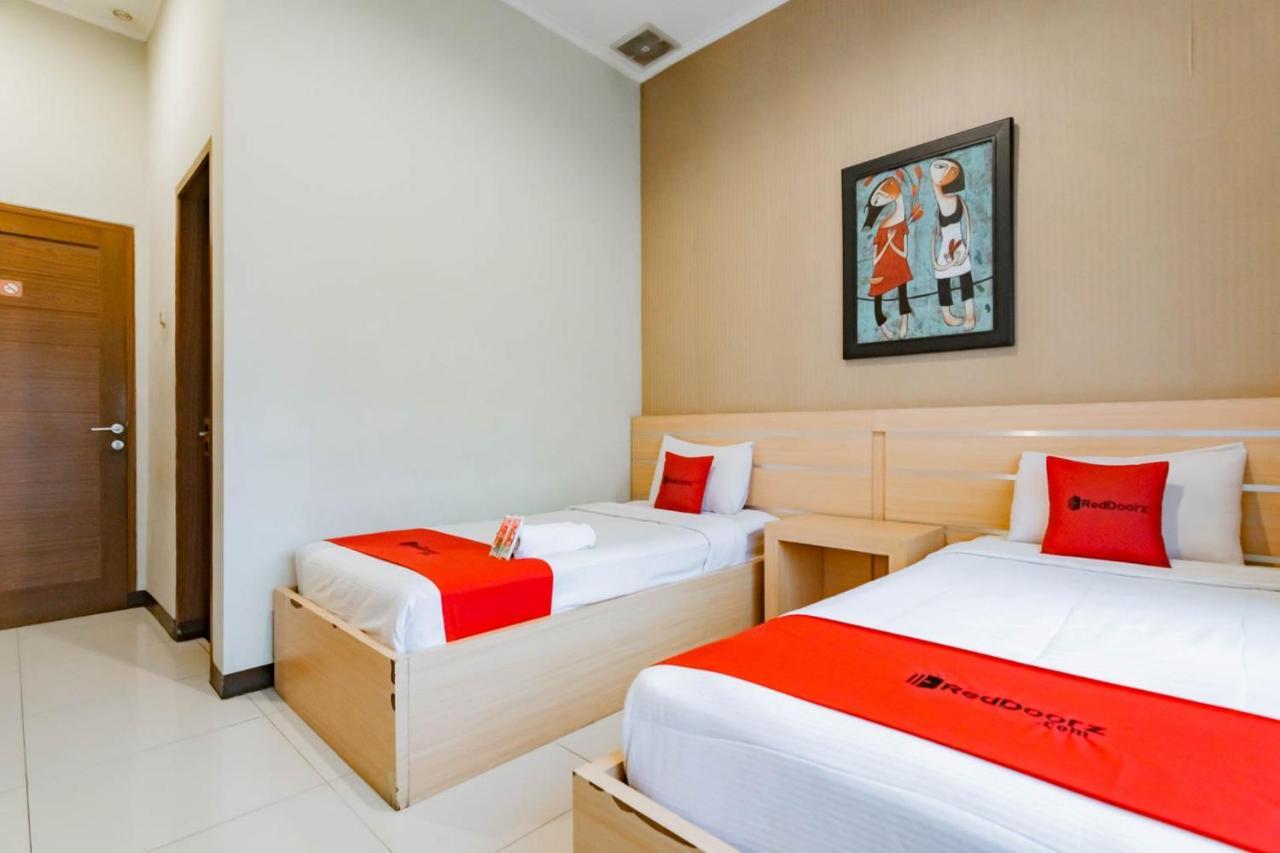 Отель Reddoorz Near Lembang Park & Zoo 2 Экстерьер фото